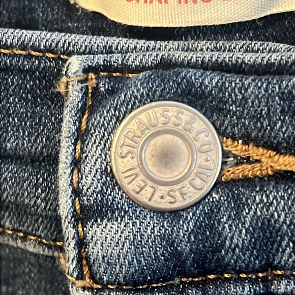 Levi’s Shaping Skinny Jeans - Picture 3 of 8